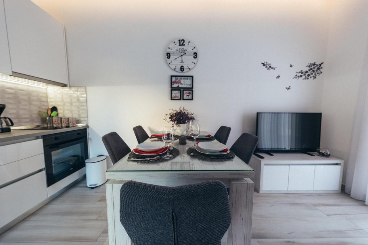 Apartment Gina โตรกีร์ ภายนอก รูปภาพ