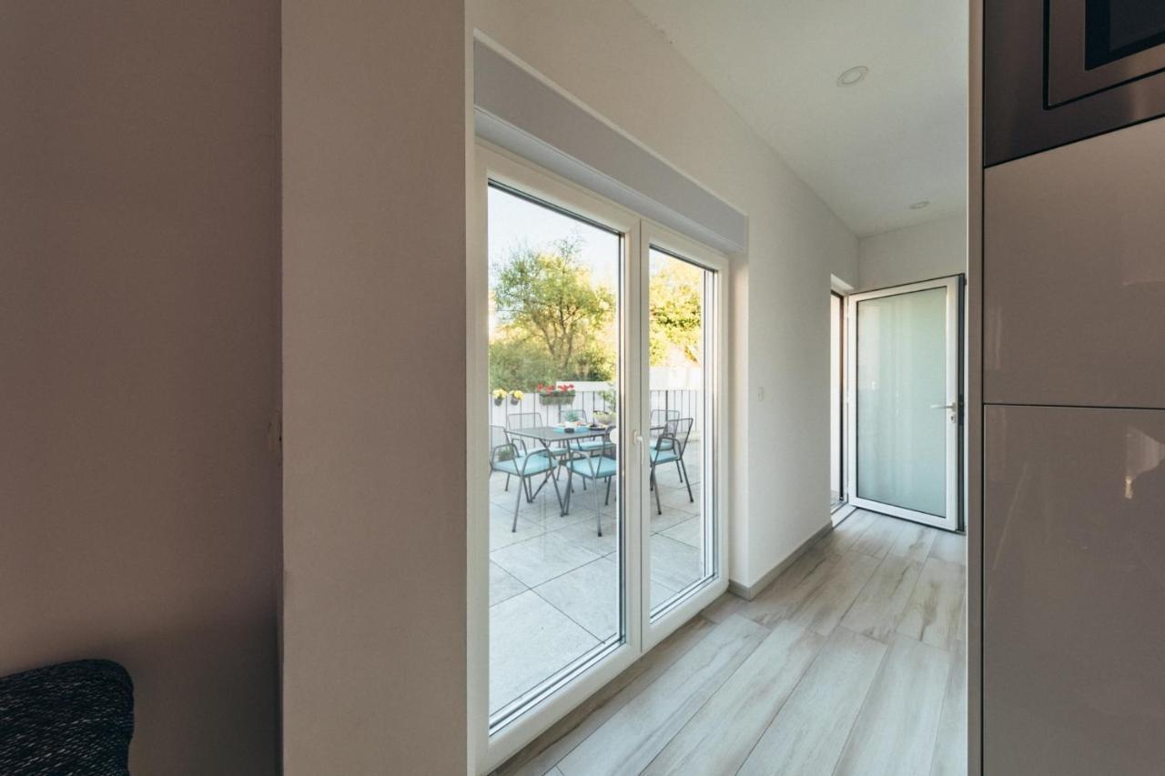 Apartment Gina โตรกีร์ ภายนอก รูปภาพ