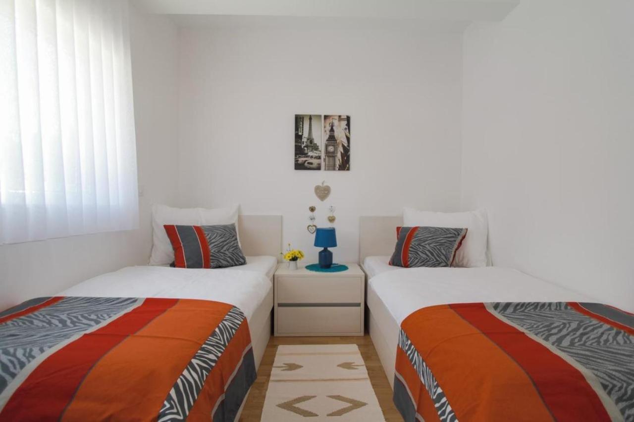 Apartment Gina โตรกีร์ ภายนอก รูปภาพ
